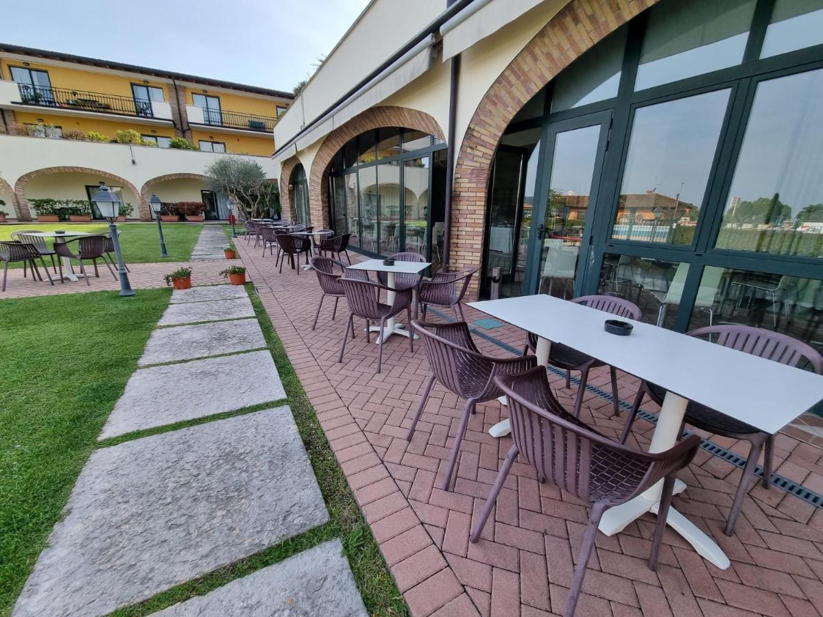 Le Terrazze sul Lago Residence&Hotel Padenghe sul Garda Esterno foto