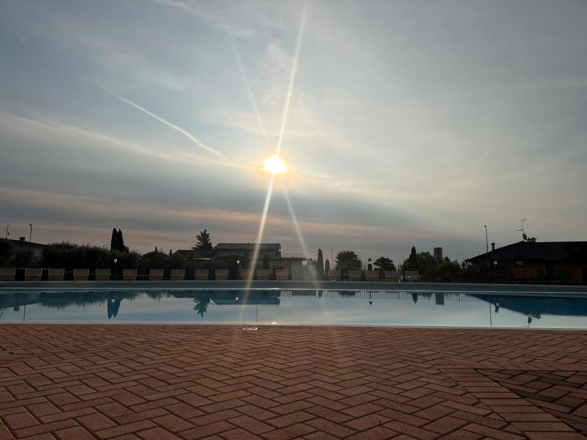 Le Terrazze sul Lago Residence&Hotel Padenghe sul Garda Esterno foto