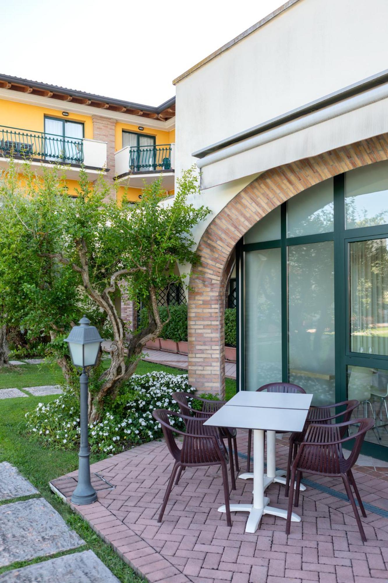 Le Terrazze sul Lago Residence&Hotel Padenghe sul Garda Esterno foto