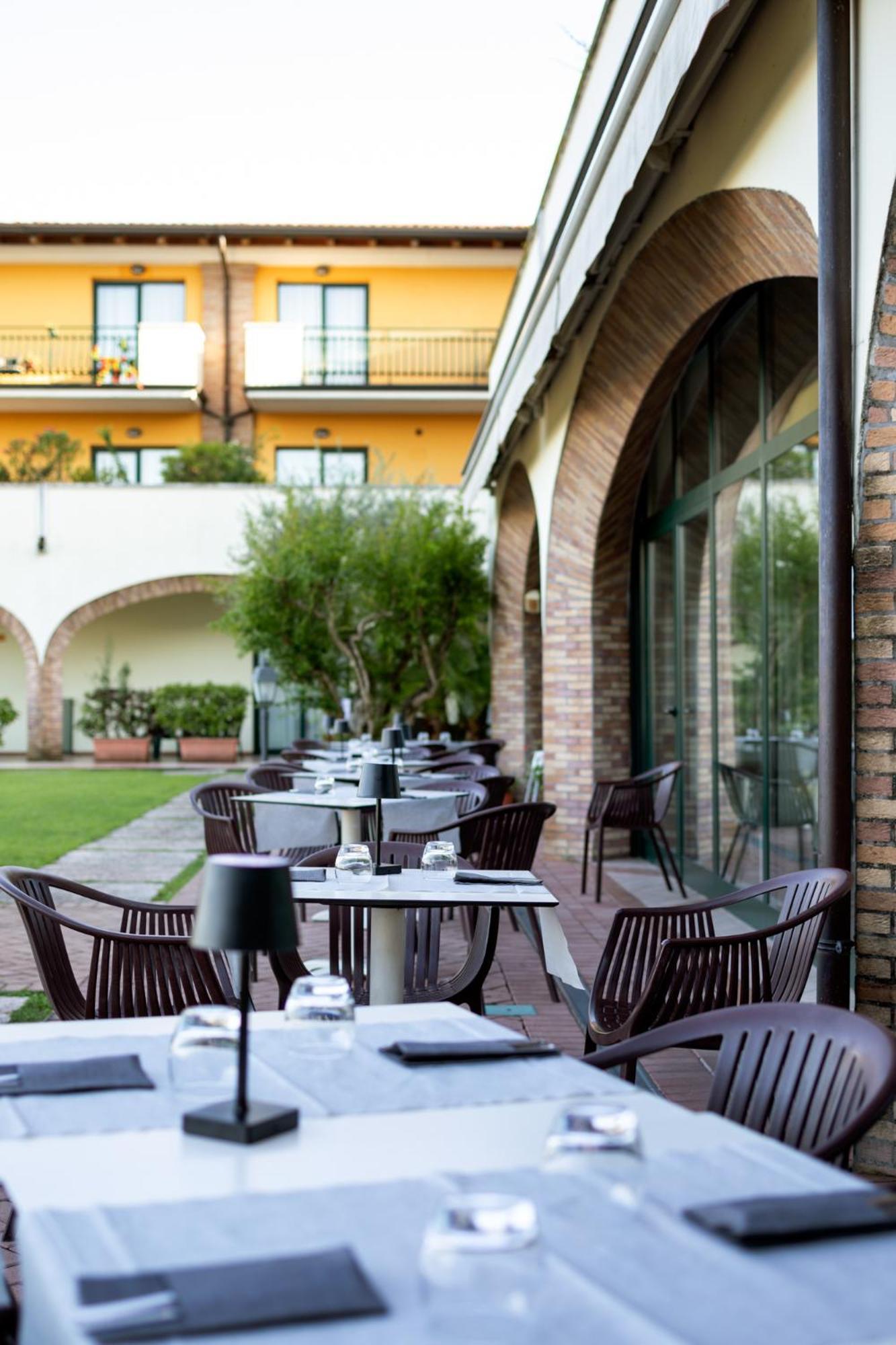 Le Terrazze sul Lago Residence&Hotel Padenghe sul Garda Esterno foto