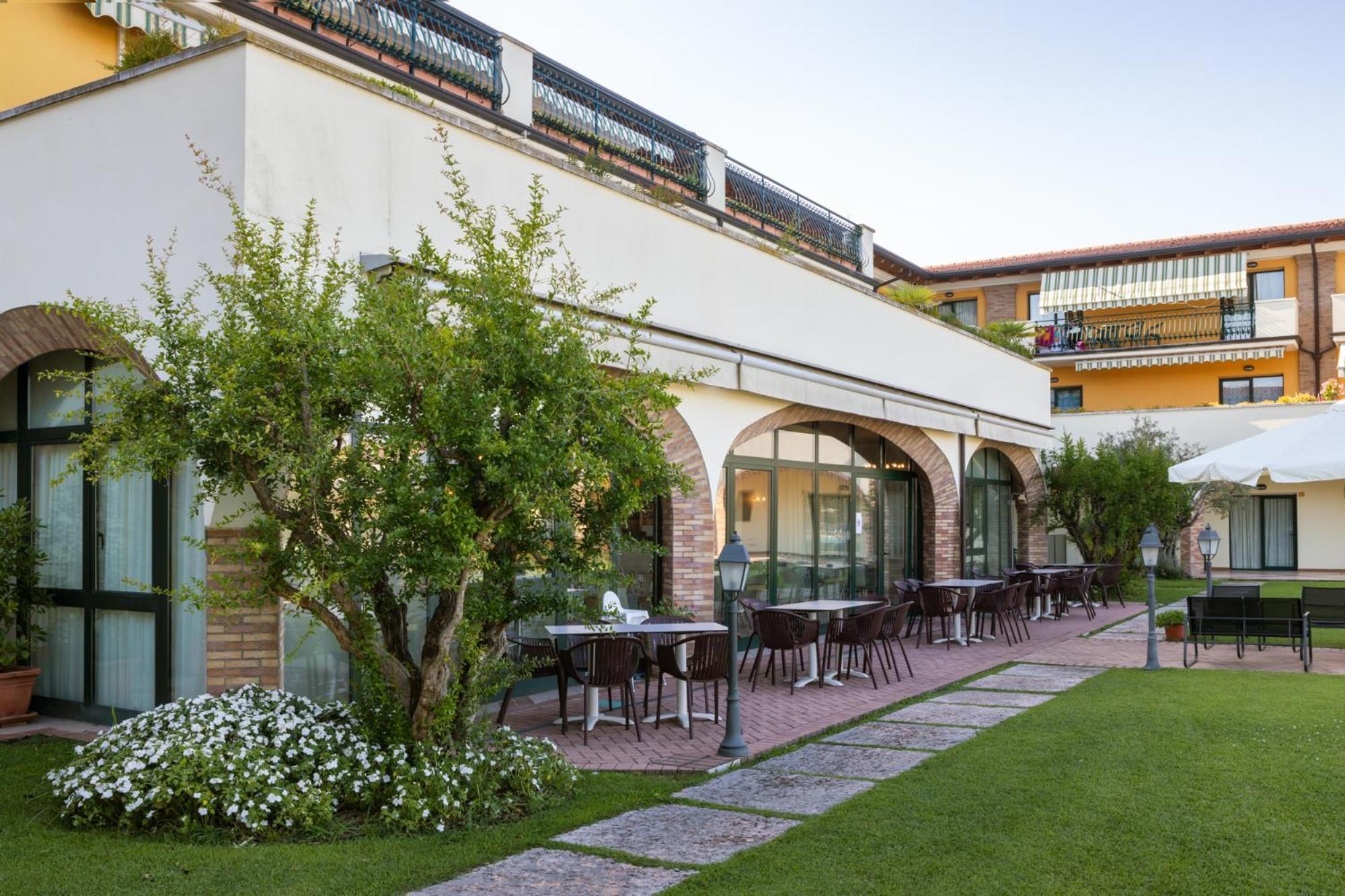 Le Terrazze sul Lago Residence&Hotel Padenghe sul Garda Esterno foto