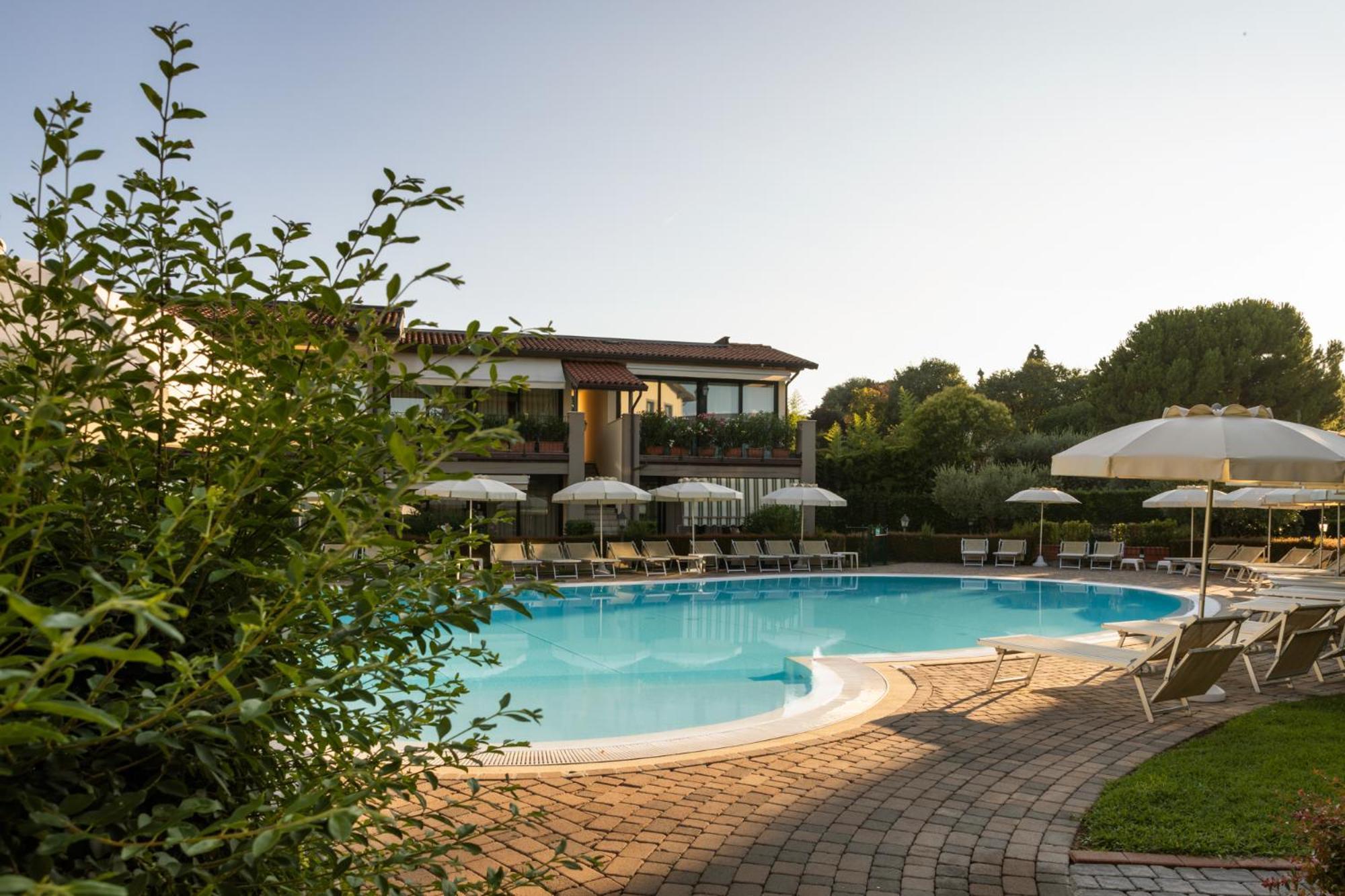 Le Terrazze sul Lago Residence&Hotel Padenghe sul Garda Esterno foto