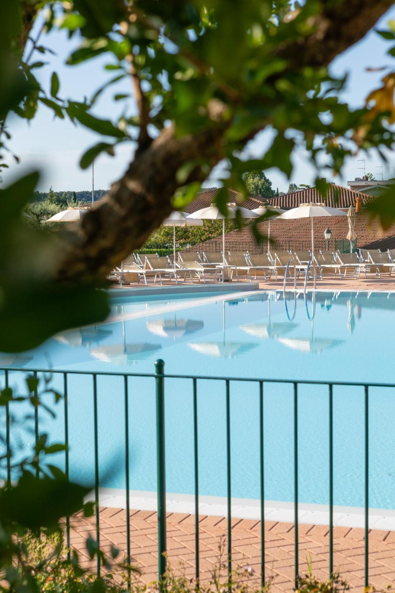 Le Terrazze sul Lago Residence&Hotel Padenghe sul Garda Esterno foto