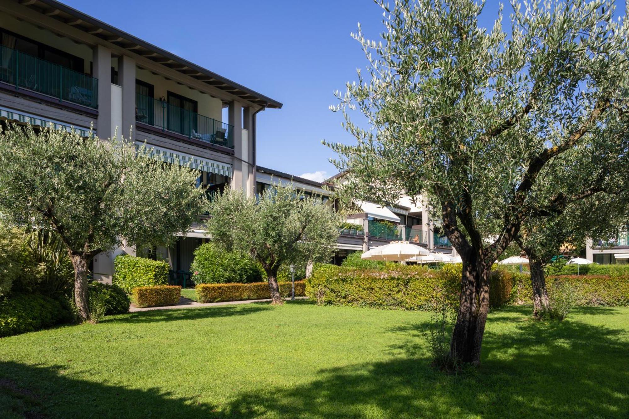 Le Terrazze sul Lago Residence&Hotel Padenghe sul Garda Esterno foto