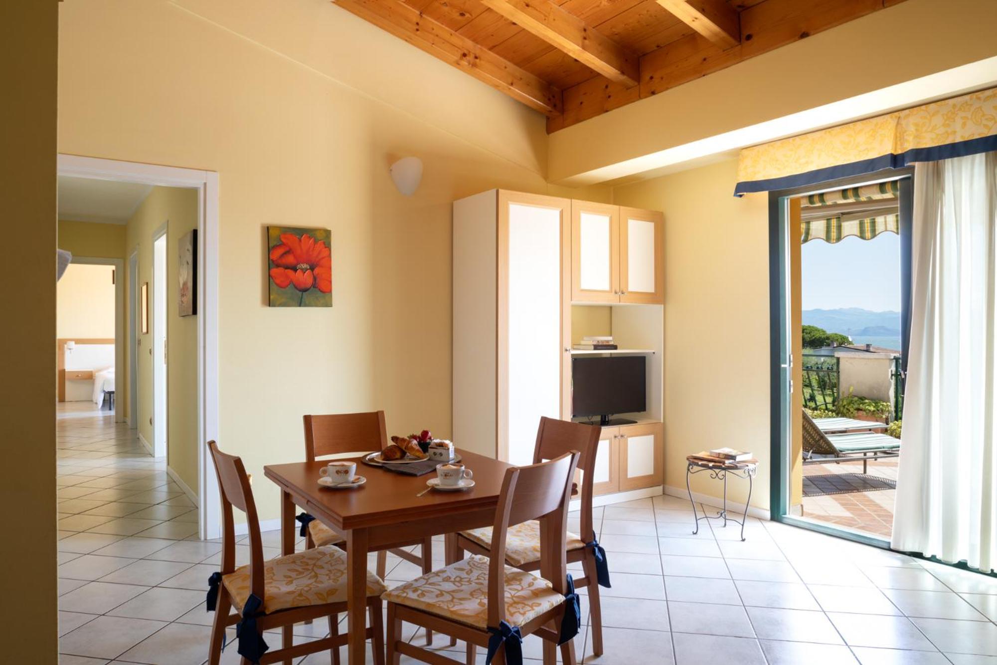 Le Terrazze sul Lago Residence&Hotel Padenghe sul Garda Esterno foto