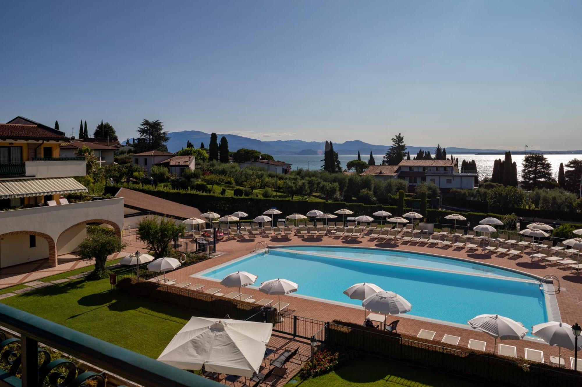 Le Terrazze sul Lago Residence&Hotel Padenghe sul Garda Esterno foto