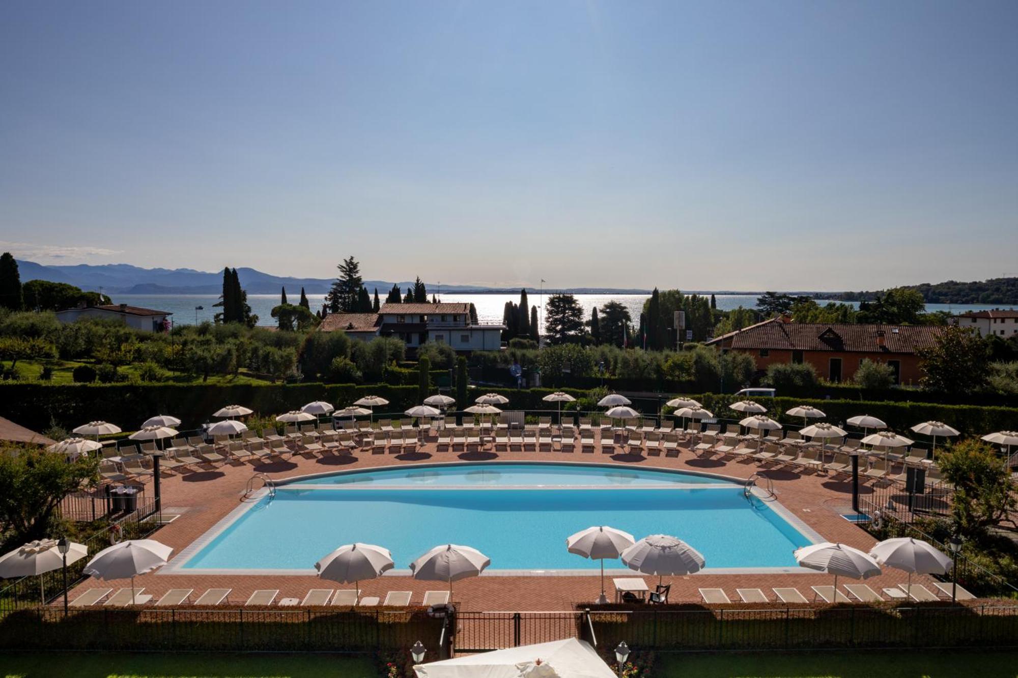 Le Terrazze sul Lago Residence&Hotel Padenghe sul Garda Esterno foto