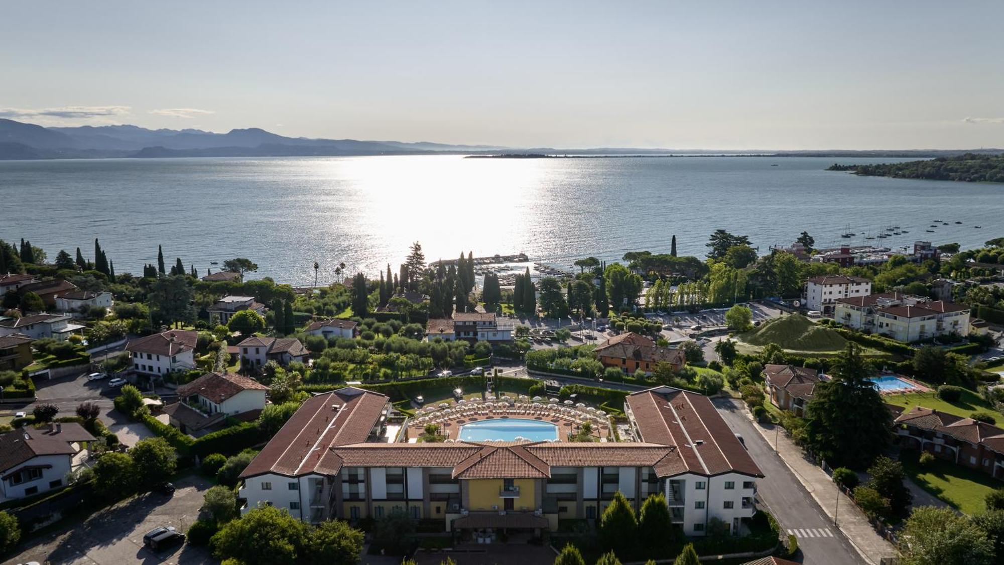 Le Terrazze sul Lago Residence&Hotel Padenghe sul Garda Esterno foto