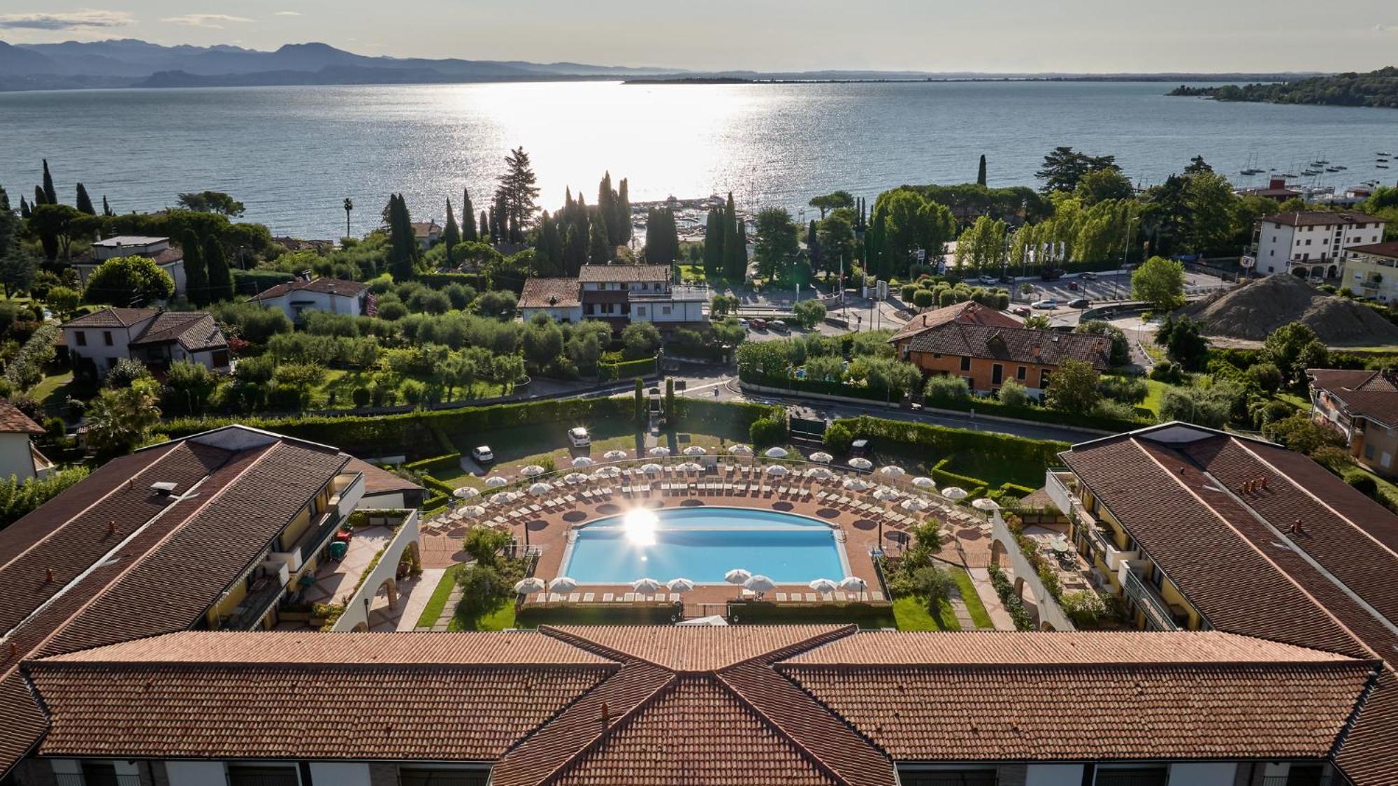 Le Terrazze sul Lago Residence&Hotel Padenghe sul Garda Esterno foto